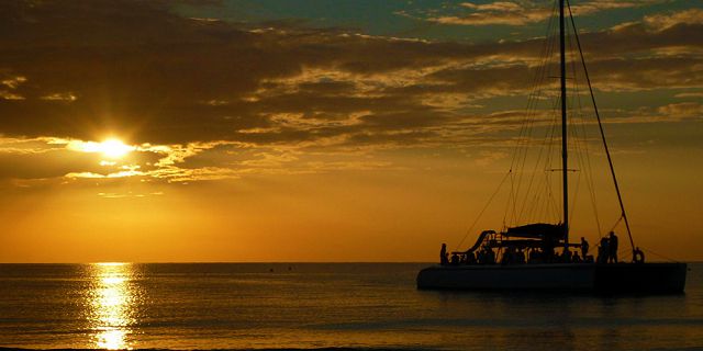 Private catamaran 2 hours sunset cruise west coast (5)